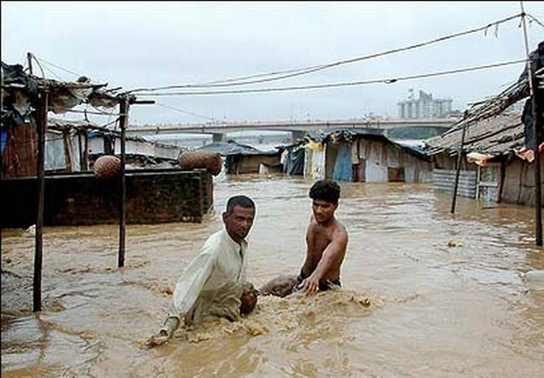 22killedasheavyrainslashgujarat